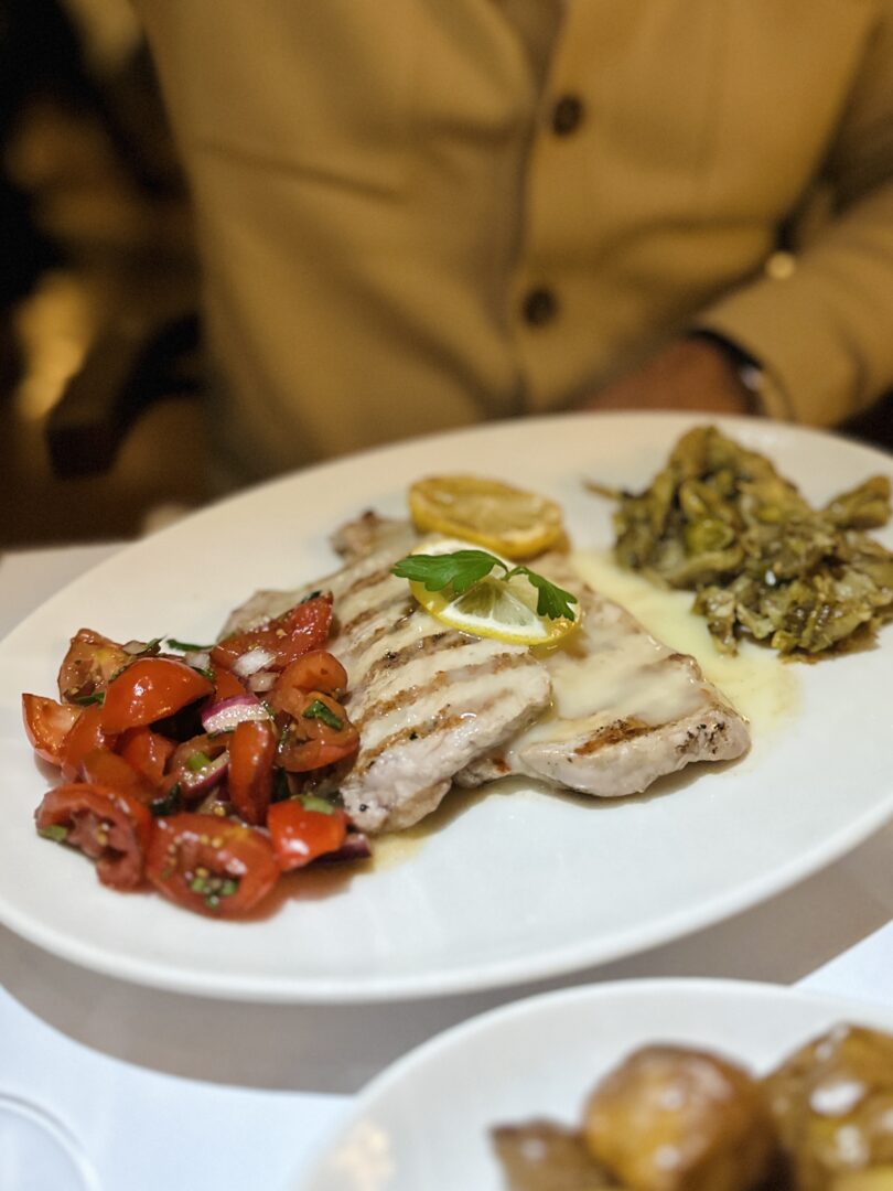 Scaloppine al Limone Kalbsscheiben mit Limonensauce und geschmorten Artischocken © Murmelz